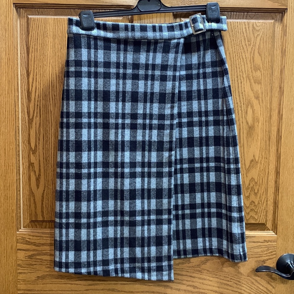Banana republic wrap, black, and gray plaid skirt